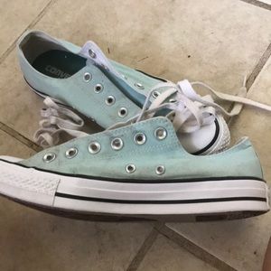 cute low top converse!
